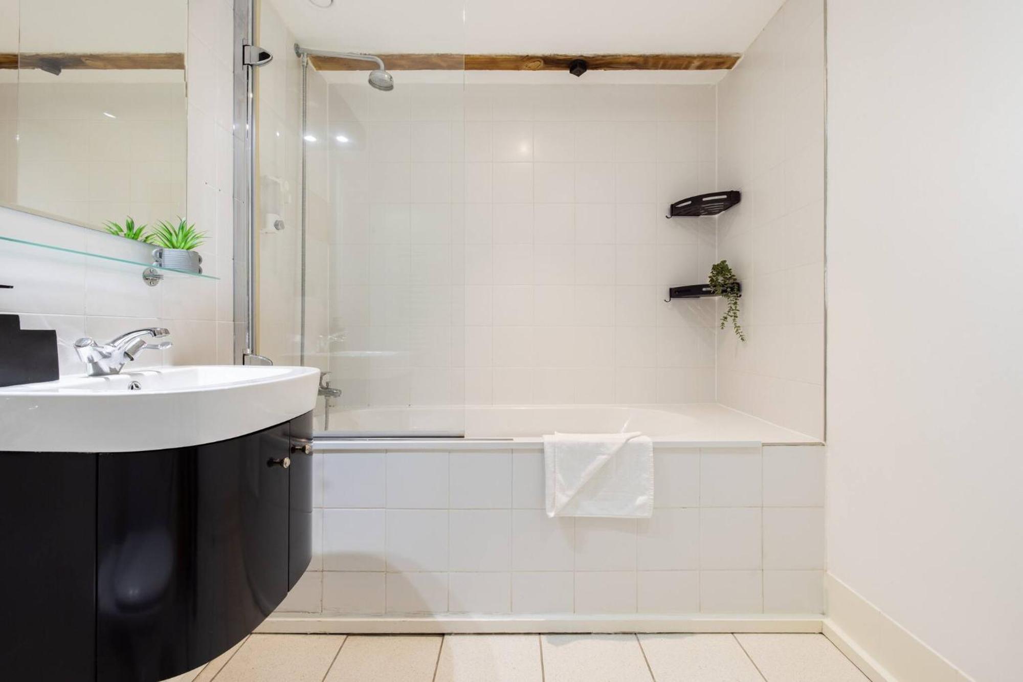 לונדון Wild Roses Serviced Apartments - Excel Warehouse 2 מראה חיצוני תמונה